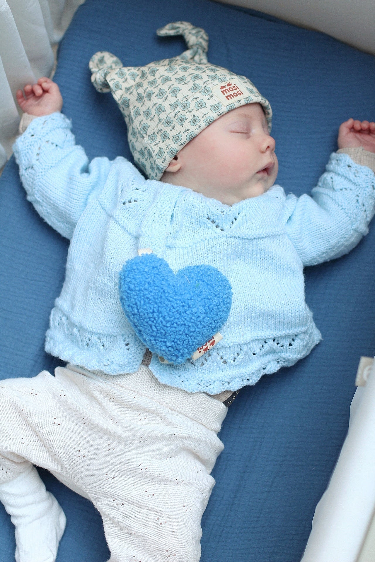 Mosi Mosi mutsje blauw bloemetje